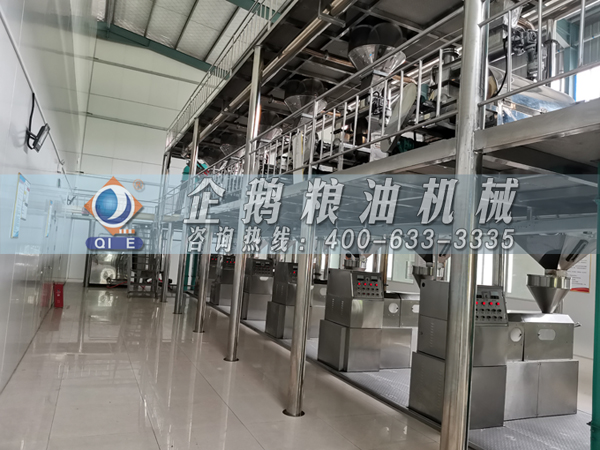 河南省農(nóng)業(yè)廳專家驗(yàn)收小組對(duì)蘭考花生基地及特香型花生油加工設(shè)備進(jìn)行綠色食品加工認(rèn)證驗(yàn)收(圖6) 河南省農(nóng)業(yè)廳專家驗(yàn)收小組對(duì)蘭考花生基地及特香型花生油加工設(shè)備進(jìn)行綠色食品加工認(rèn)證驗(yàn)收(圖6)